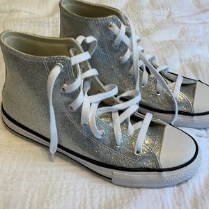 EUC Converse Chuck Taylor high tops